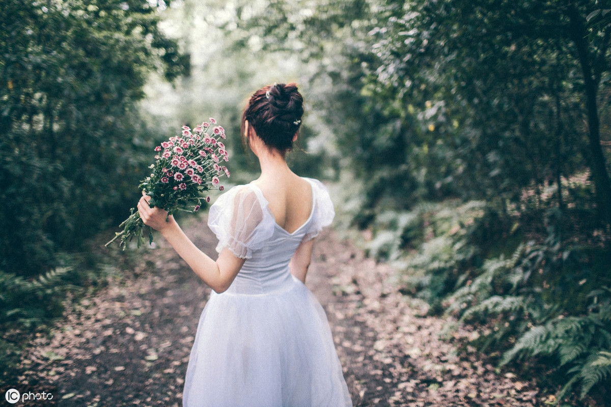 分手说再见说再见_分手说再见和说拜拜的区别_一说分手他就按住我做怎么办