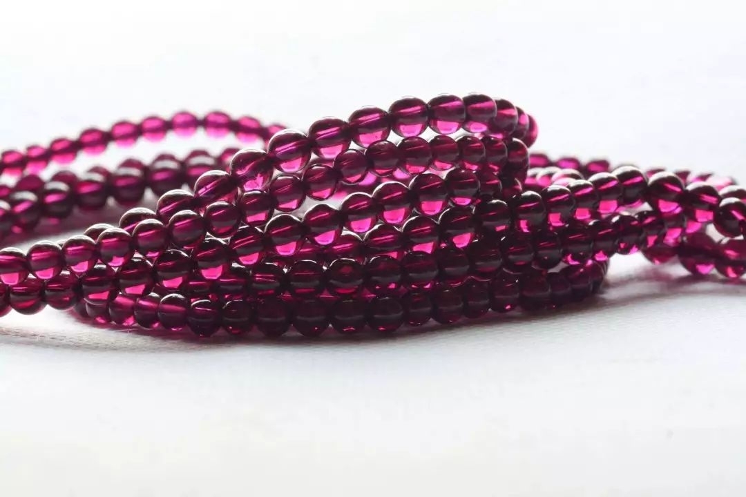 石榴石_石榴石手链的价格_石榴石千万不能乱戴