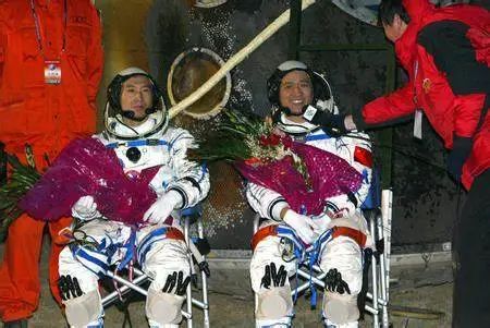 神舟号飞船_神舟号系列飞船发射时间_神舟六号