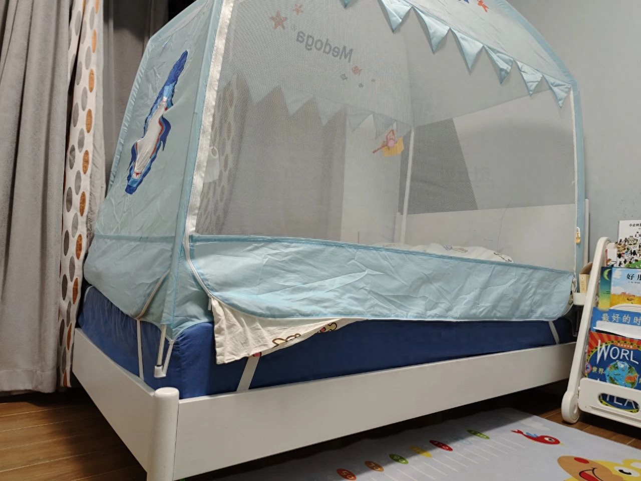 蚊子在床头嗡嗡后会躲在哪里_蚊子床头敢靠近放衣服吗_床头放什么蚊子不敢靠近