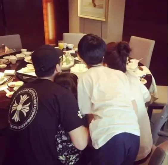 张亮为什么离的婚_张亮离婚天天_张亮离婚两年还在秀恩爱