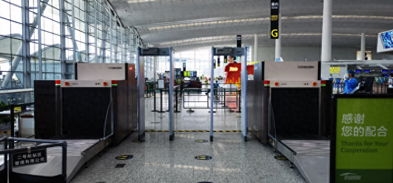 飞机安全门在哪一排_飞机安全门的位置怎么选_飞机安全门