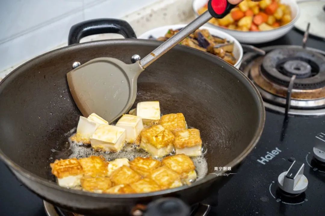 生蚝海蛎子是不是一个品种_生蚝海蛎子是一个东西吗_海蛎子是生蚝吗