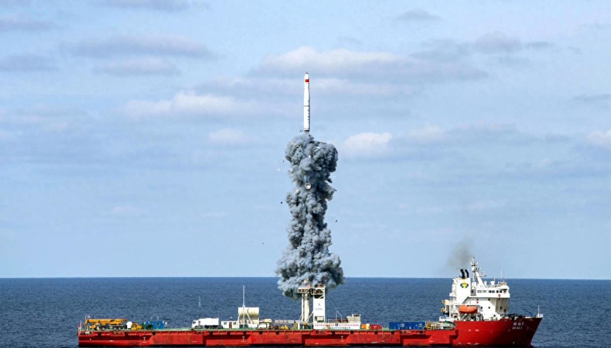 涡环-长征十一点火升空时，旁边为何有一朵“蘑菇”？跟吐烟圈一样