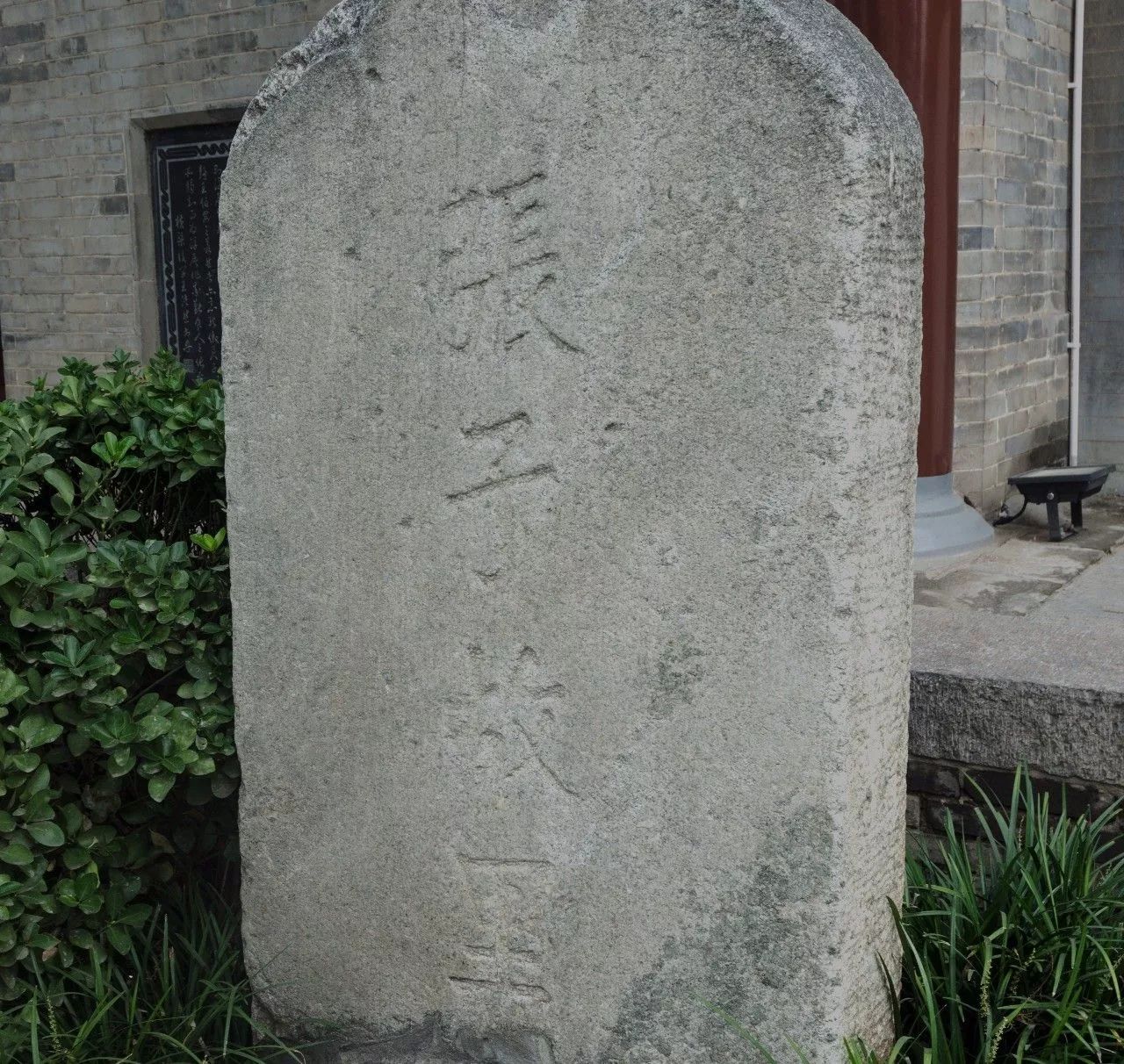 事迹生平范仲淹简介20字_事迹生平范仲淹简介50字_范仲淹简介及生平事迹