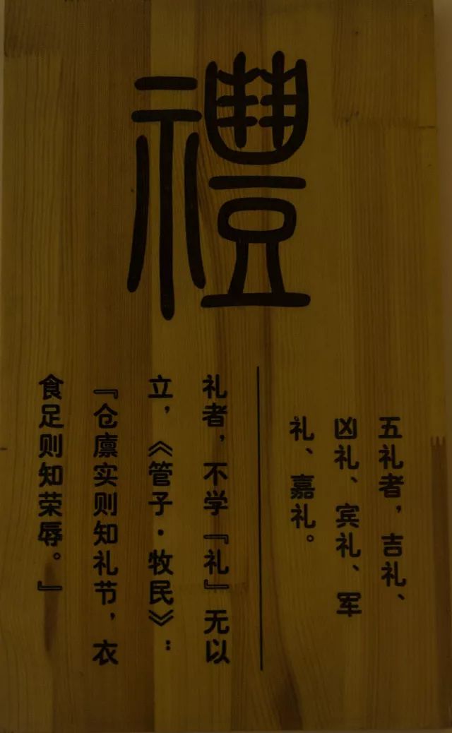 事迹生平范仲淹简介50字_事迹生平范仲淹简介20字_范仲淹简介及生平事迹