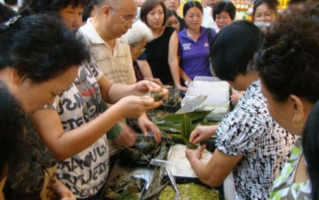 冷冻的粽子需要煮多长时间才能熟_粽子冷冻煮多久_粽子冷冻熟煮多长才能需要解冻
