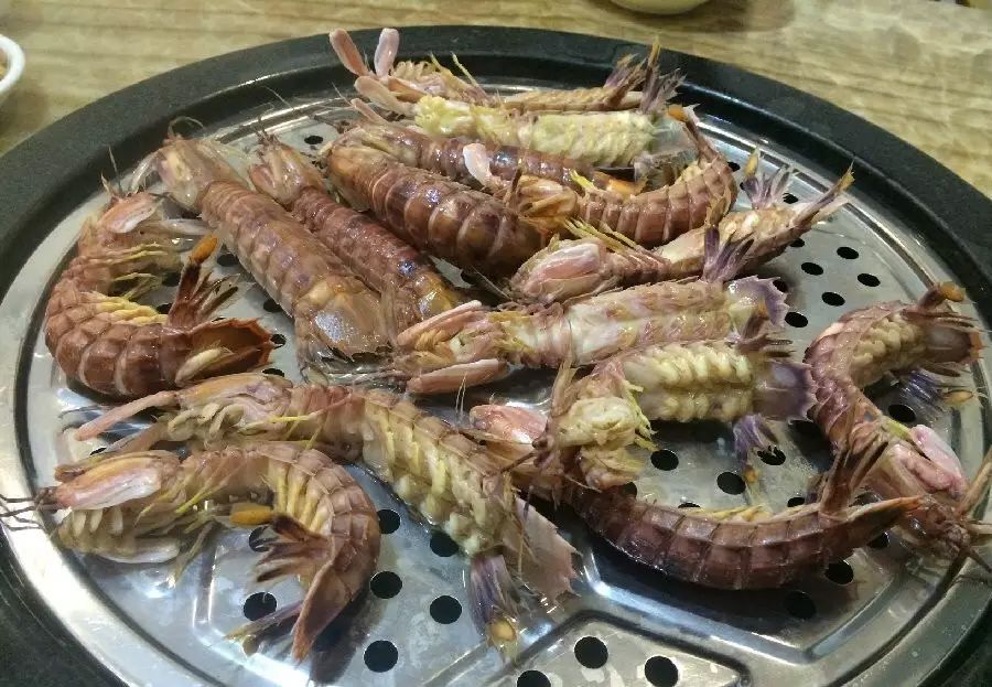 皮皮虾什么时候最肥最好吃_吃虾的皮_吃虾的时候皮能吃吗