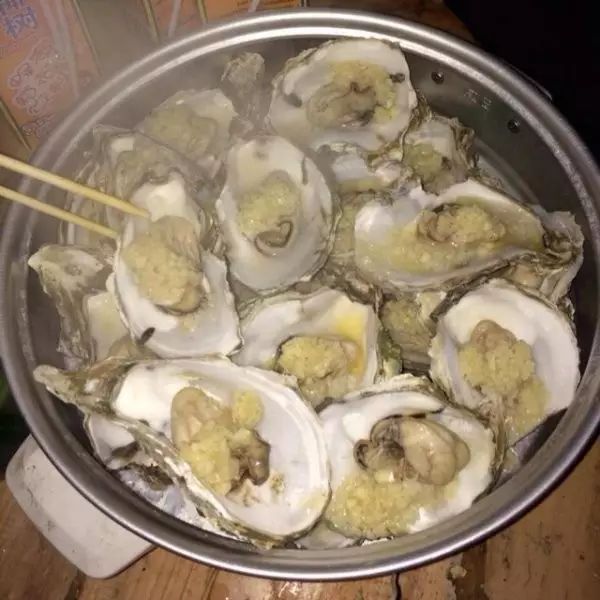 吃虾的皮_皮皮虾什么时候最肥最好吃_吃虾的时候皮能吃吗