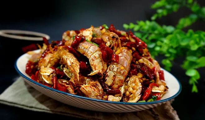 虾的皮好消化吗_为什么虾皮有化肥的味刺鼻_皮皮虾什么时候最肥最好吃