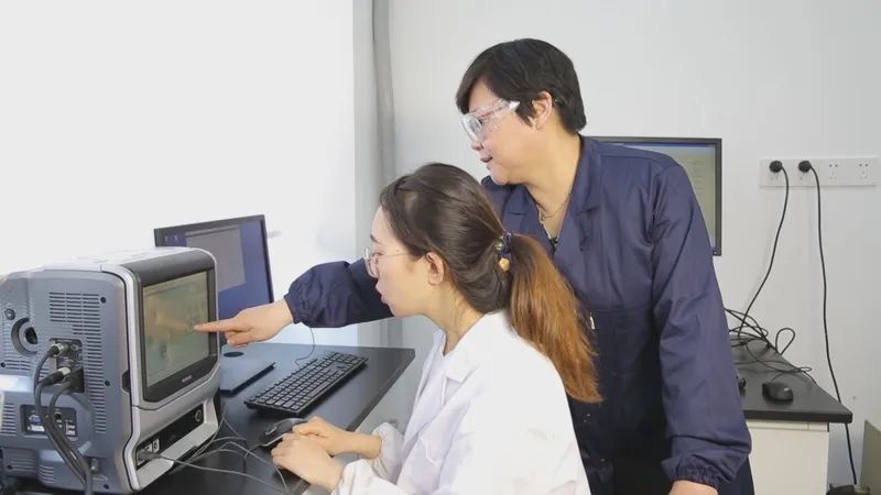 聚丙烯是什么材料-引领轻量化聚丙烯发泡材料研发，这位化工教授斩获上海市科技进步奖一等奖！