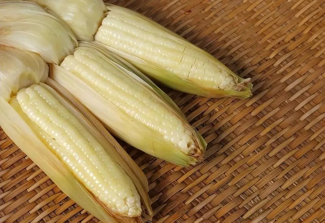 甜玉米煮多久_玉米如何煮的又甜又糯_玉米煮甜汤可以下牛奶吗