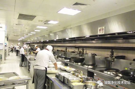国家《饮食业油烟排放标准》实施，餐饮企业安装油烟净化器的重要性！