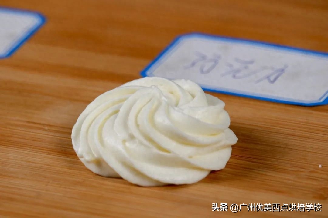 奶油用奶怎么做_奶油拿啥做的_奶油是什么做的