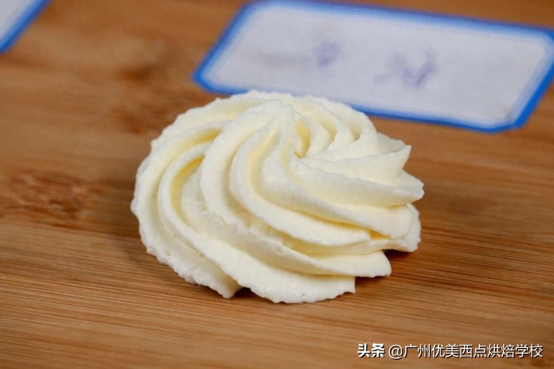 奶油用奶怎么做_奶油拿啥做的_奶油是什么做的