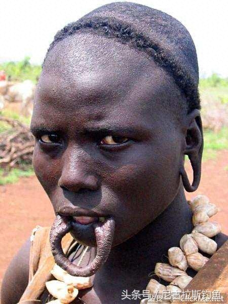 唇盘_唇盘族女人为什么_唇盘是怎么弄的