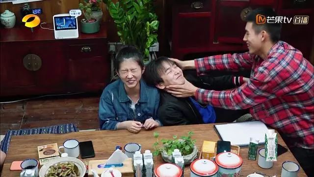 何蓝逗整容前的照片_何蓝逗搞笑视频_何蓝逗