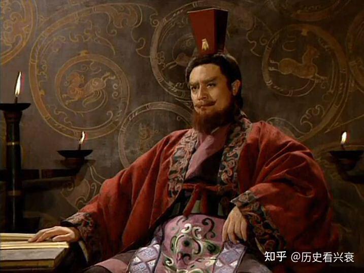 春秋三国-【开卷有益】《三国演义》中看似笔误、实则春秋刀法的隐线