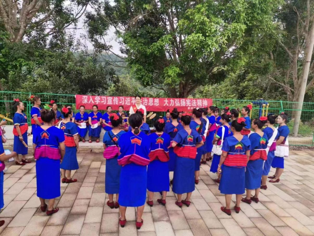 深化民族团结进步教育-【民族团结进步宣传月】加强法治宣传教育 促进民族团结进步