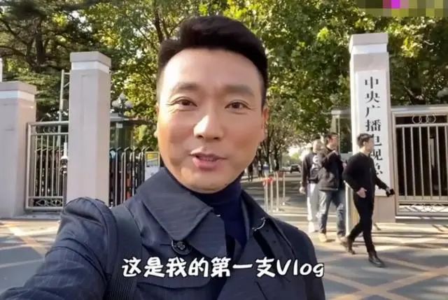 康辉离开央视原因_央视康辉解聘原因_原因央视康辉离开央视了吗