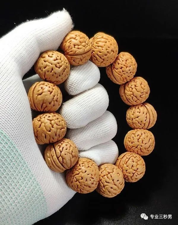 桃核手串 自制桃核手串简单、容易又方便？这3点没有保证就是浪费时间！