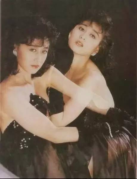 洪金宝妻子-洪金宝的老婆最美，李连杰的老婆最性感，甄子丹的老婆身材最好