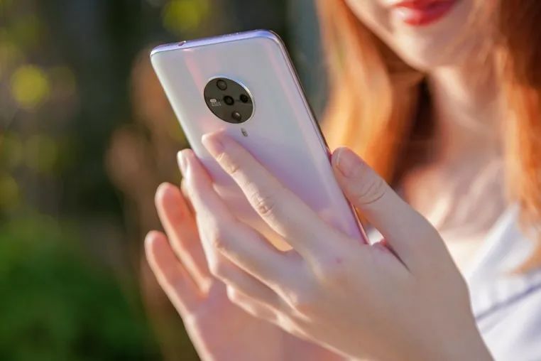 华为没有5g-没5G，华为手机销量暴涨！为何这么多人买4G华为手机？