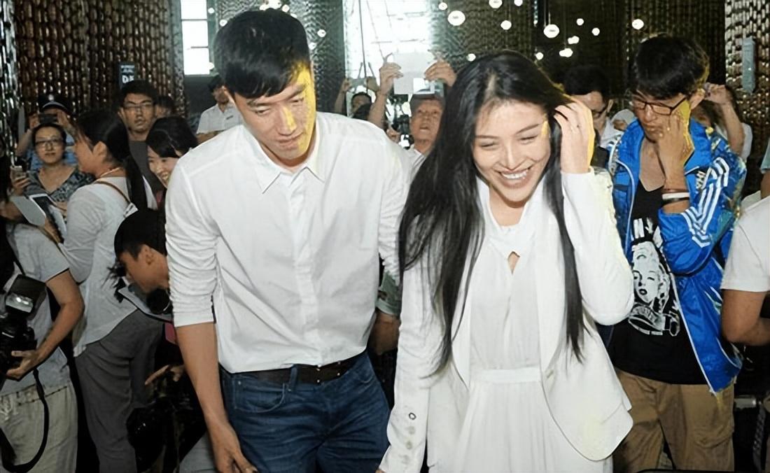 运动员刘翔简介_摄影师刘翔简介_刘翔简介