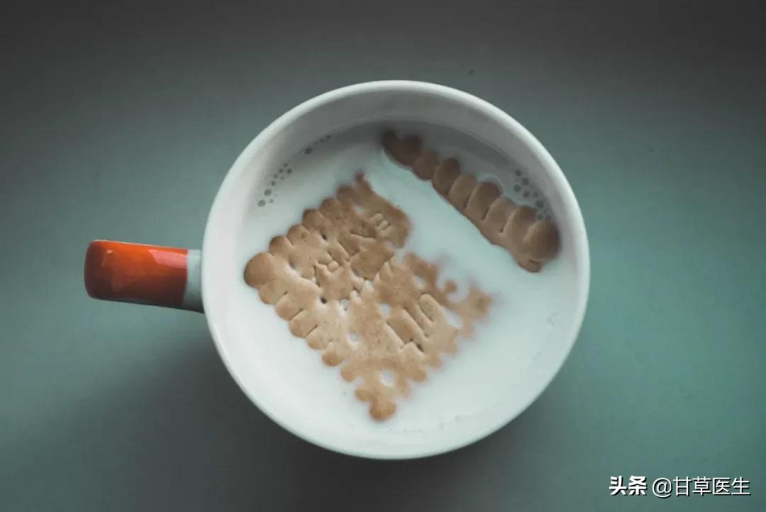 感冒牛奶能喝不_感冒喝牛奶_感冒可以喝牛奶么