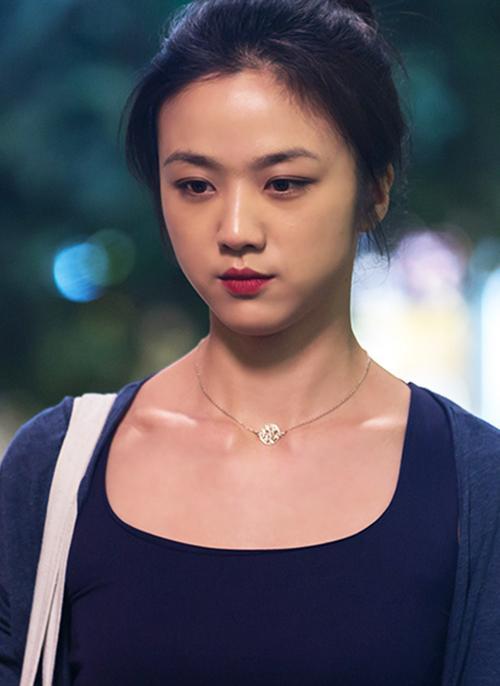 晚秋汤唯-汤唯的缤纷情史，靠美貌征服了8个男人，嫁韩国离异导演终获幸福