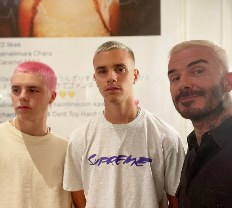 贝克汉姆发型-贝克汉姆新发型“翻车”了，一头白发老了很多，还是背头适合他