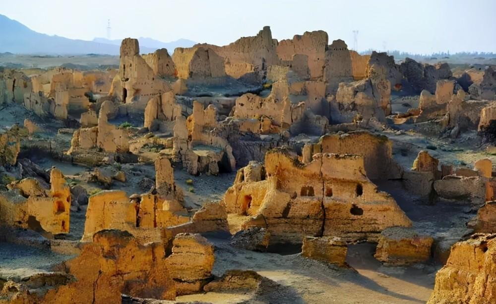 楼兰古国在哪里-神秘的楼兰古国是如何兴盛的，又是如何灭亡？楼兰人到底来自哪里