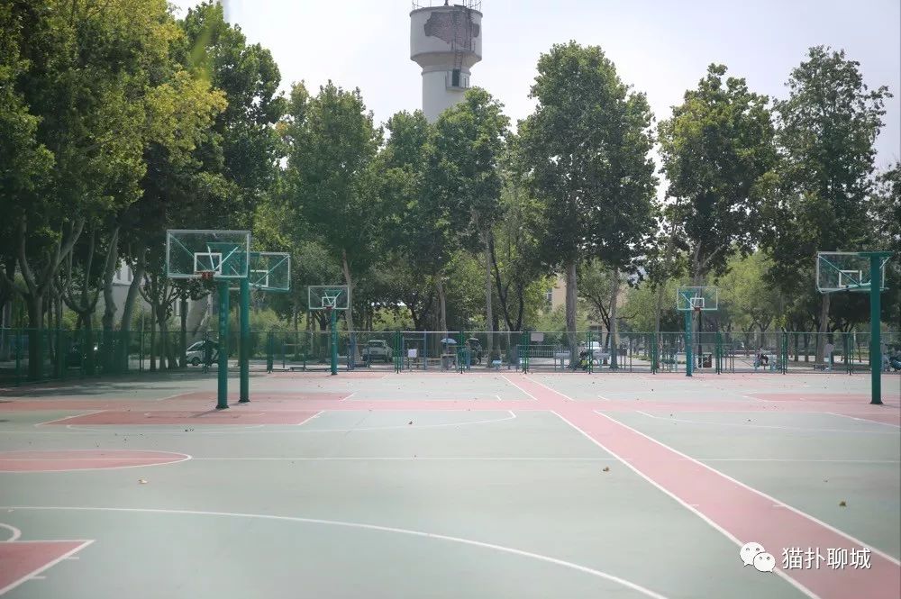 室外篮球推荐_室外篮球场图片_室外篮球场