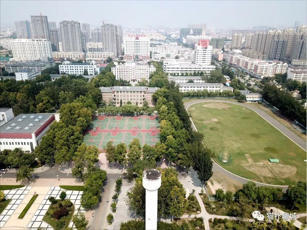 室外篮球推荐_室外篮球场_室外篮球场图片