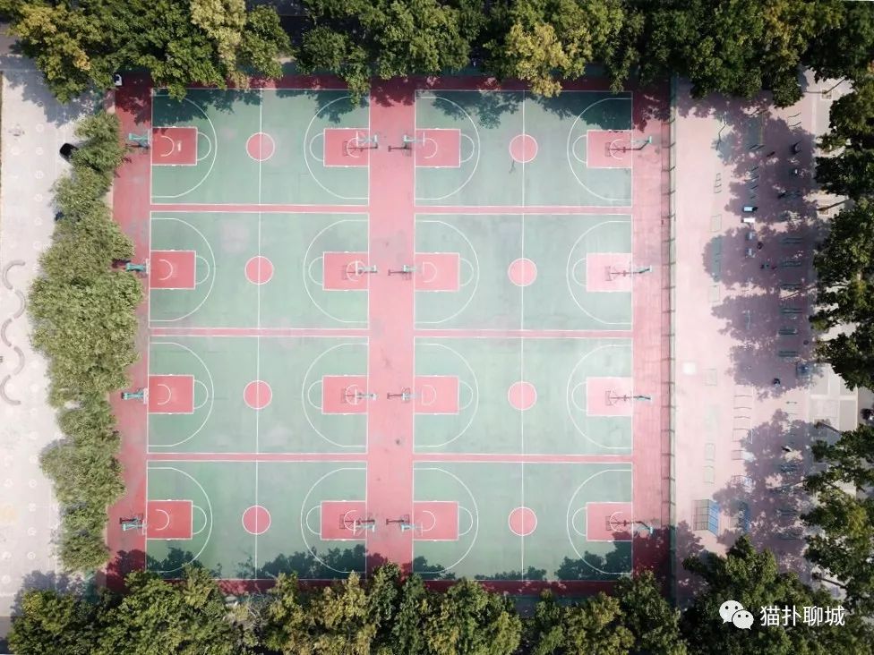 室外篮球场图片_室外篮球推荐_室外篮球场