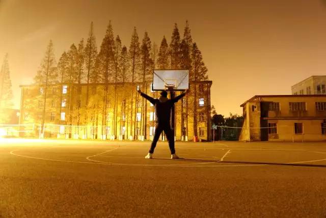 室外篮球推荐_室外篮球场图片_室外篮球场