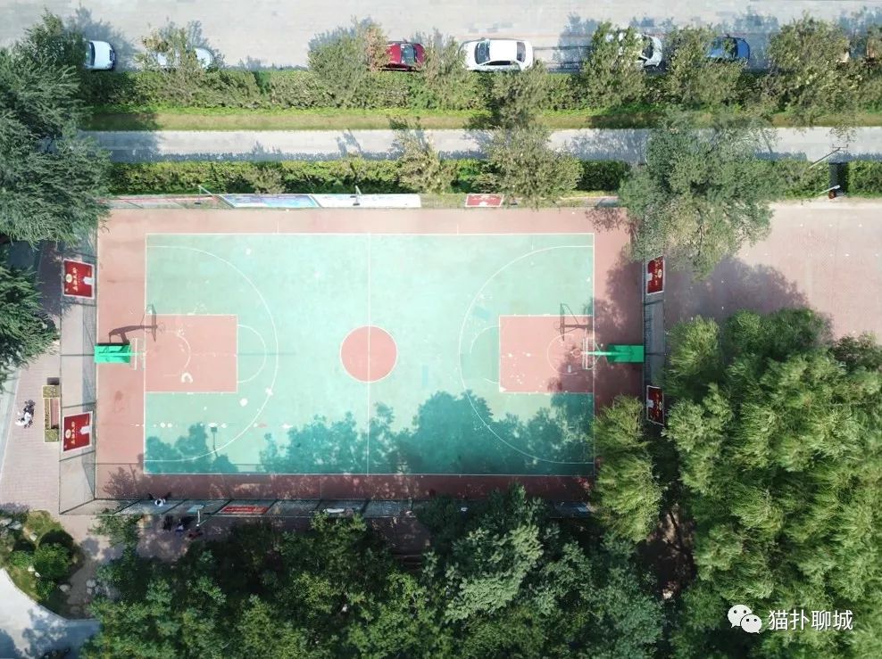 室外篮球场_室外篮球推荐_室外篮球场图片