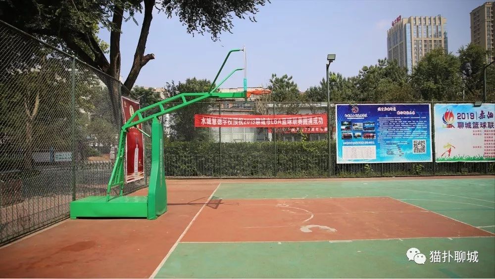 室外篮球场_室外篮球场图片_室外篮球推荐