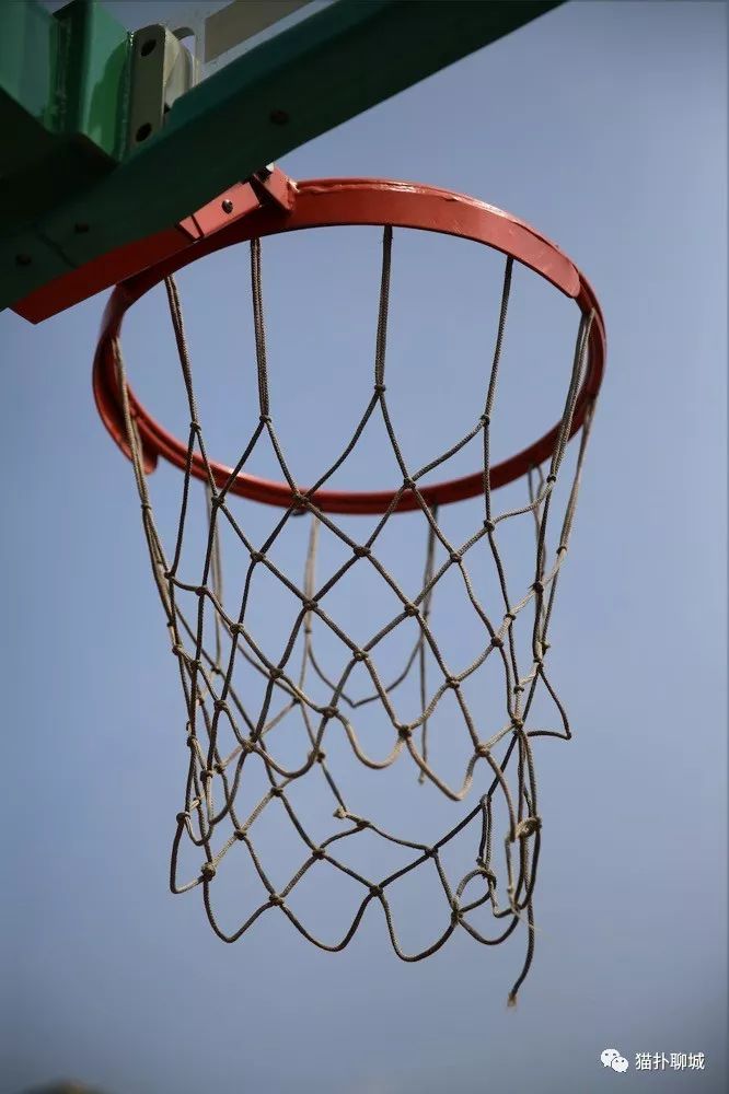 室外篮球推荐_室外篮球场_室外篮球场图片