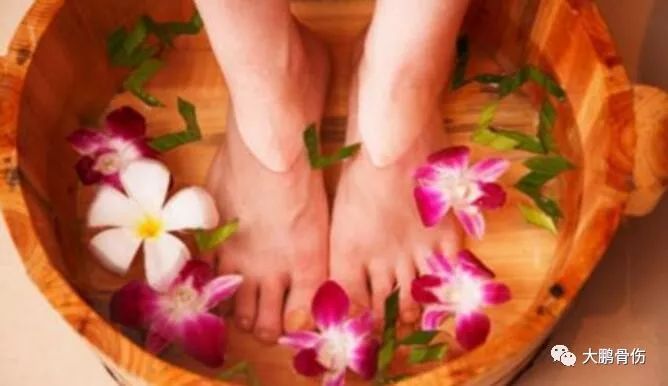 艾叶泡脚的正确方法和时间-泡脚的好处和坏处