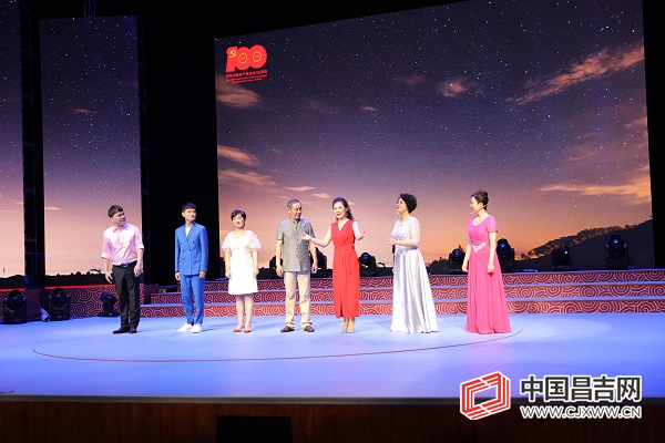 运动人物形象_新文化运动的代表人物有()._人物运动文化代表新有作品