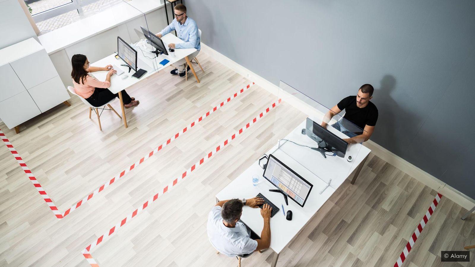 朝九晚五的工作制度会被取代吗?——未来或将迎来“混合”工作制