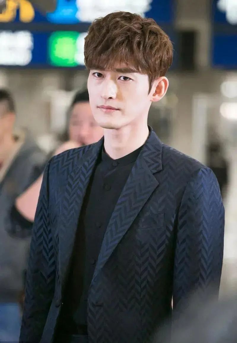 张翰的的眼睛图-张翰是怎么从一线男明星到不火的？