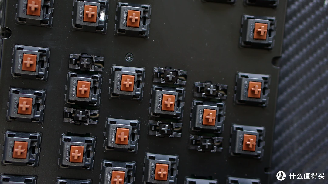 拆键盘机械键帽怎么拆_机械键盘怎么拆键帽_机械键盘键帽拆卸教程