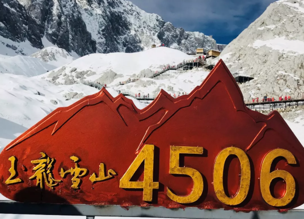 玉龙雪山的雪_玉龙雪山的雪线_玉龙雪山现在还有雪吗