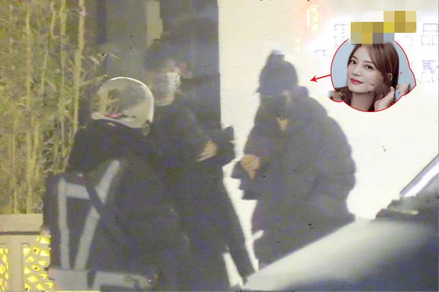 赵薇的老公-赵薇与“小狼狗”共度良宵，男友真容曝光，老公黄有龙已被绿了？