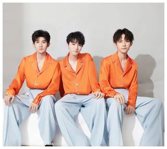 tfboys415-王俊凯王源千玺同时更博，TFBOYS庆祝415，粉丝太激动