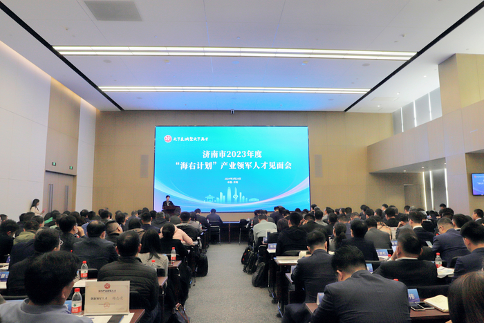 济南为什么叫泉城-济南没有大草原，咋来了这么多千里马？